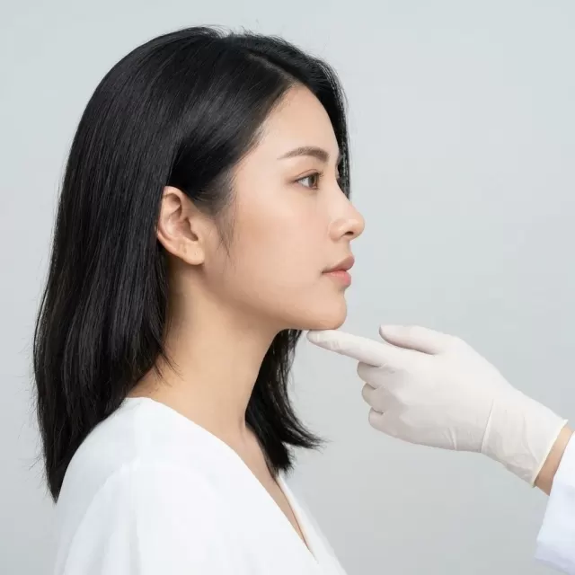 ตัดแต่งเนื้อคาง — Chin Tissue Contouring